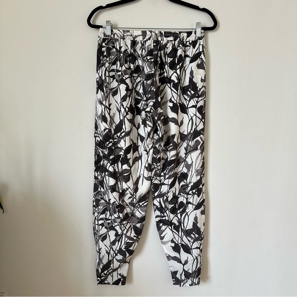 Haute Hippie 100% Silk Botanical Pattern Pants Black/White Size S - Picture 2 of 7